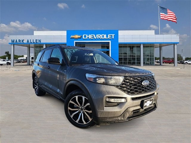 2022 Ford Explorer ST Line's photo