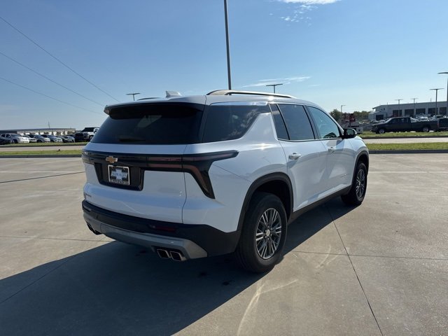 2025 Chevrolet Traverse photo 4