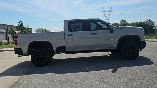 2026 Chevrolet Silverado 2500 HD ZR2 - Photo 9