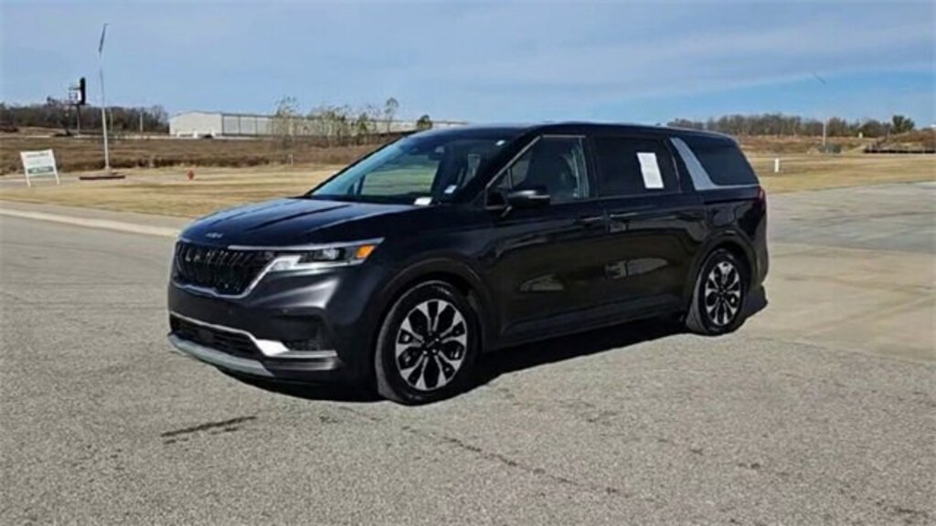 Used 2024 Kia Carnival EX MPV