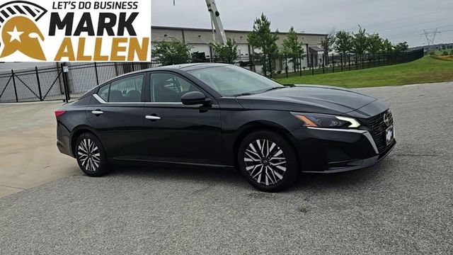 2025 Nissan Altima SV - Photo 2