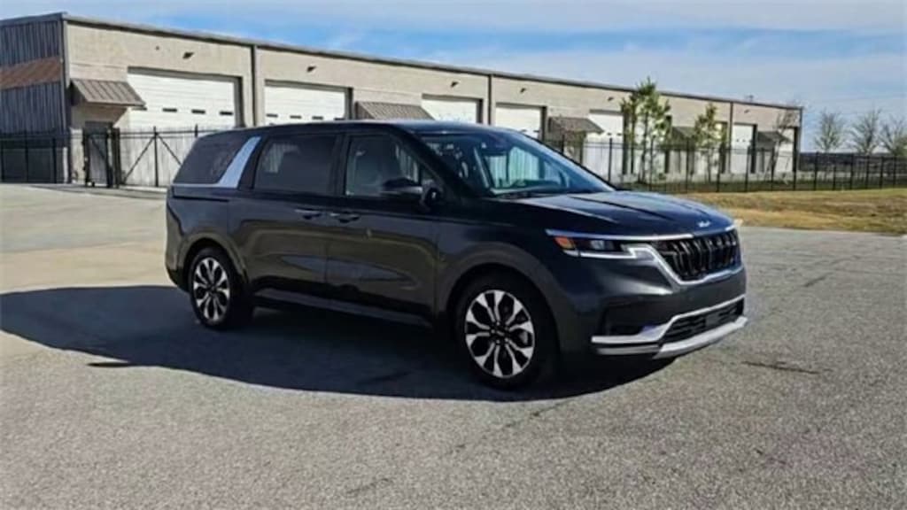 Used 2024 Kia Carnival EX MPV