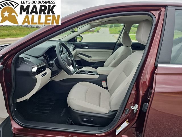 2025 Nissan Altima SV - Photo 18