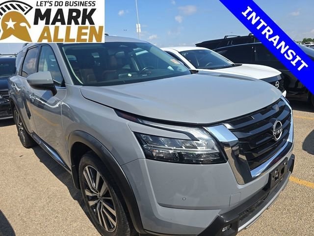 2022 Nissan Pathfinder Platinum 4WD's photo