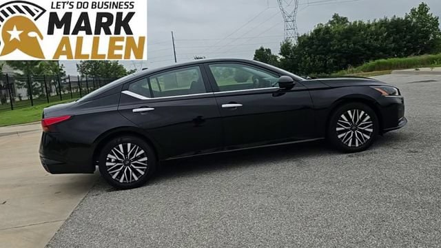 2025 Nissan Altima SV - Photo 9