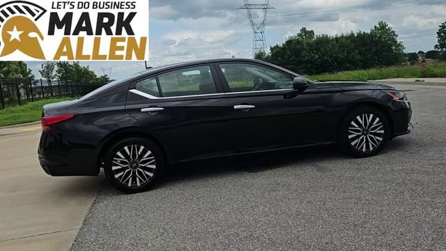 2025 Nissan Altima SV - Photo 9