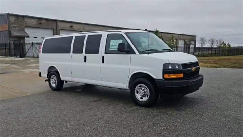 New 2025 Chevrolet Express Passenger 3500 1LS Van