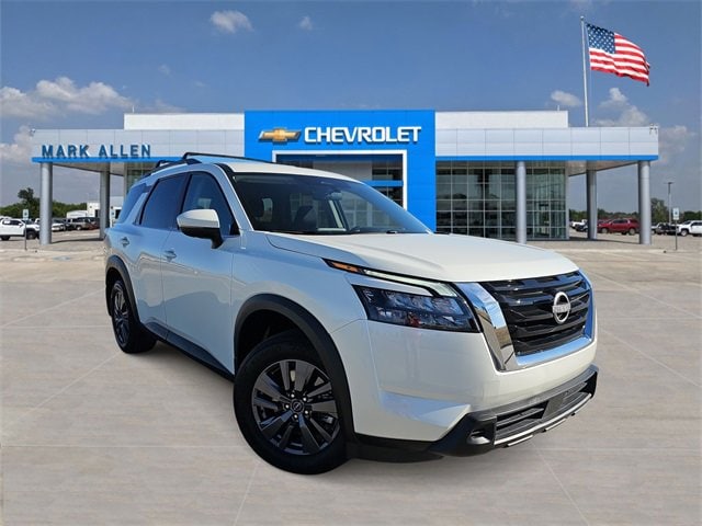 2023 Nissan Pathfinder SV