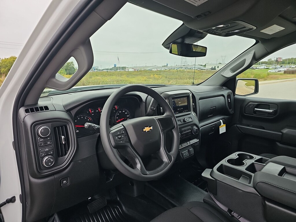 2026 Chevrolet Silverado 1500 photo 2