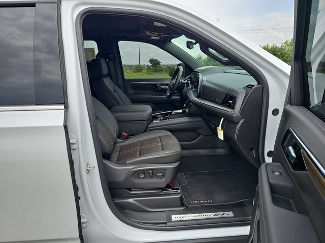 2026 Chevrolet Suburban High Country - Photo 29