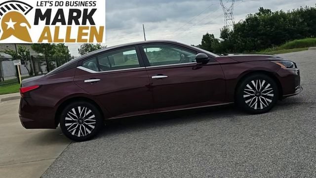 2025 Nissan Altima SV - Photo 9