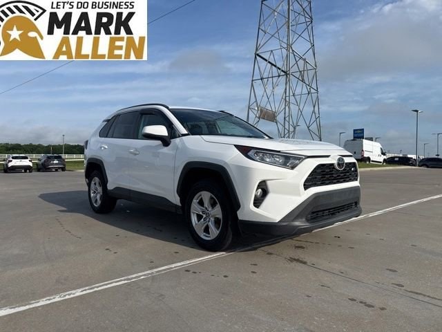 2021 Toyota RAV4 XLE FWD's photo