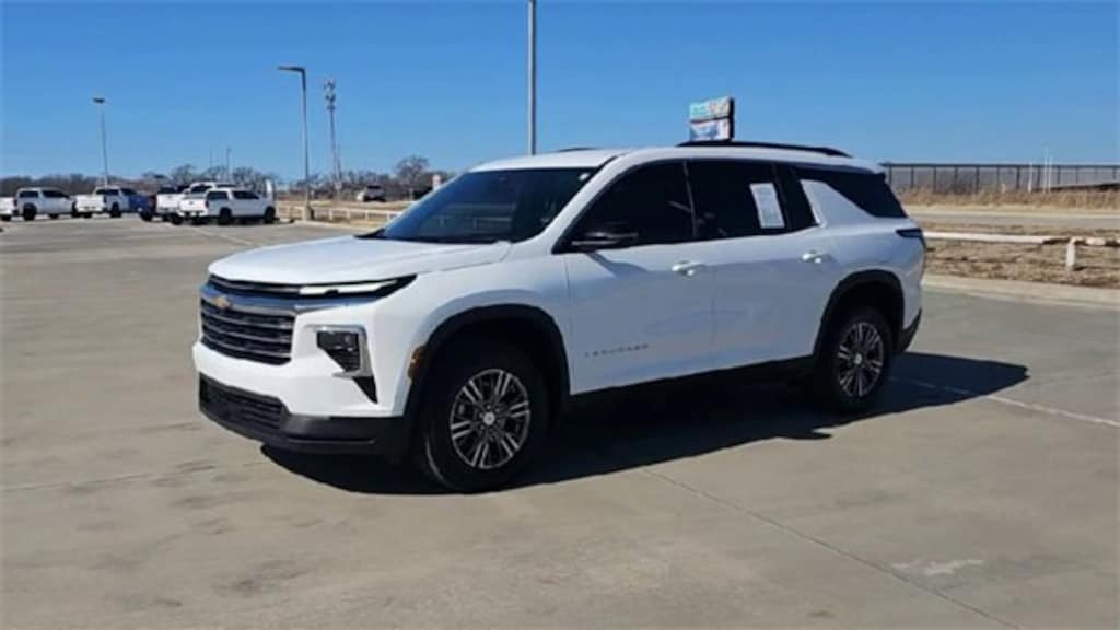 Used 2025 Chevrolet Traverse LT SUV