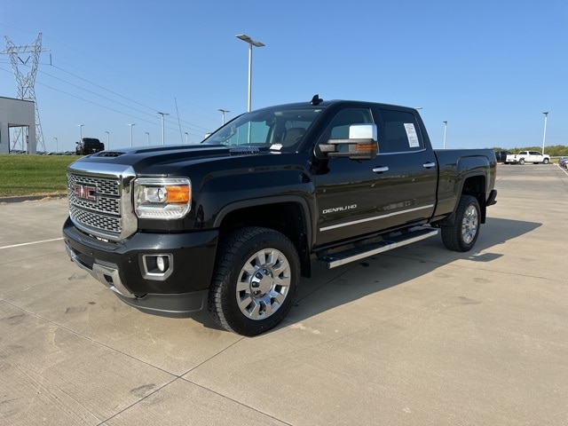 Used 2019 GMC Sierra 2500 Denali HD Denali with VIN 1GT12SEY1KF130524 for sale in Glenpool, OK