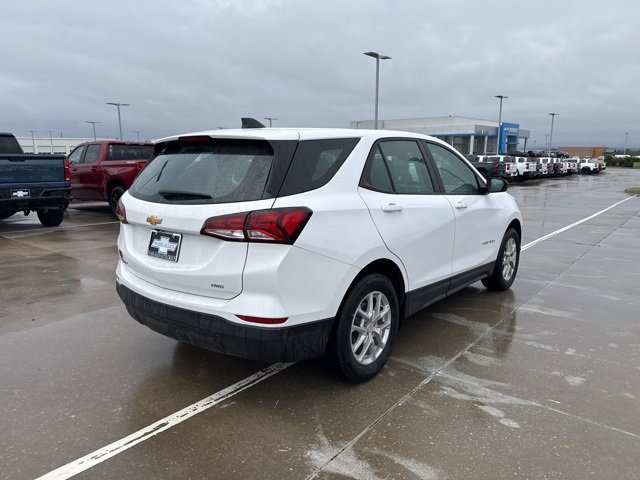 2024 Chevrolet Equinox LS photo 3