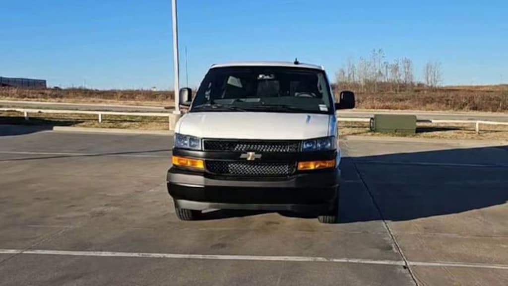 New 2025 Chevrolet Express Passenger 1LS Van