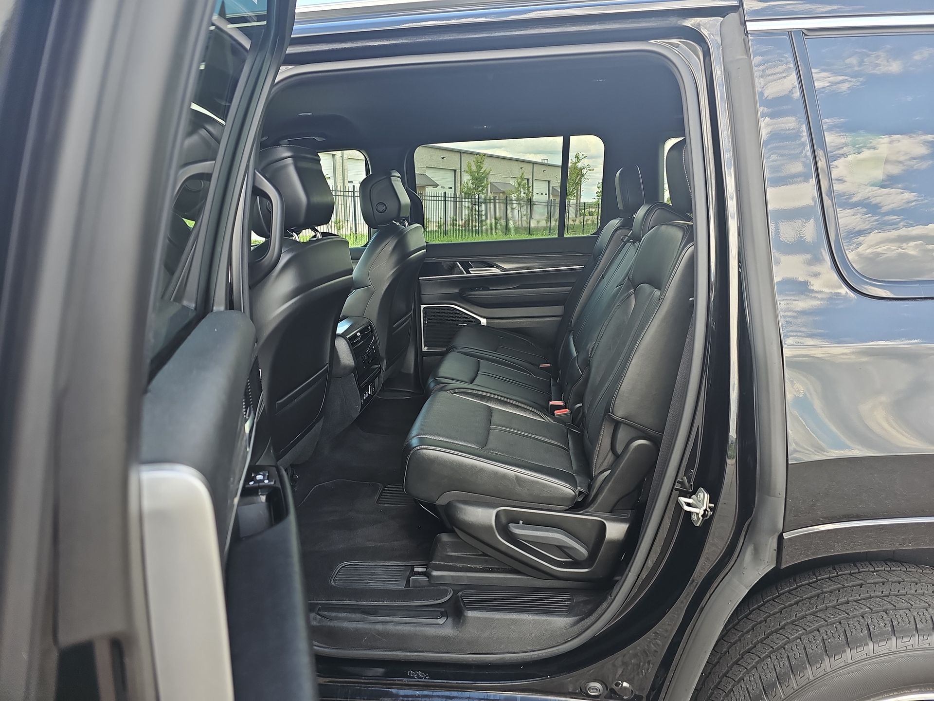 2023 Jeep Wagoneer Series III - Photo 60