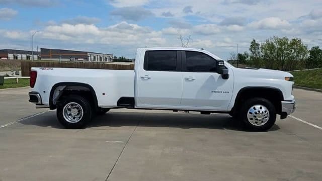 2026 Chevrolet Silverado 3500 HD LT - Photo 9