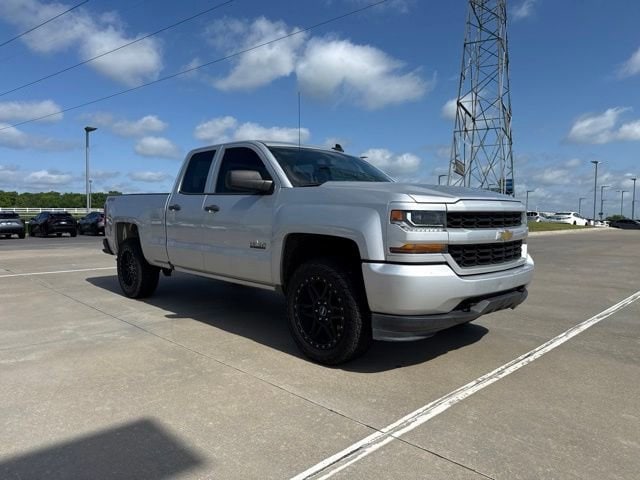 2019 Chevrolet Silverado 1500 Custom 4X4 Double Cab Std Box's photo