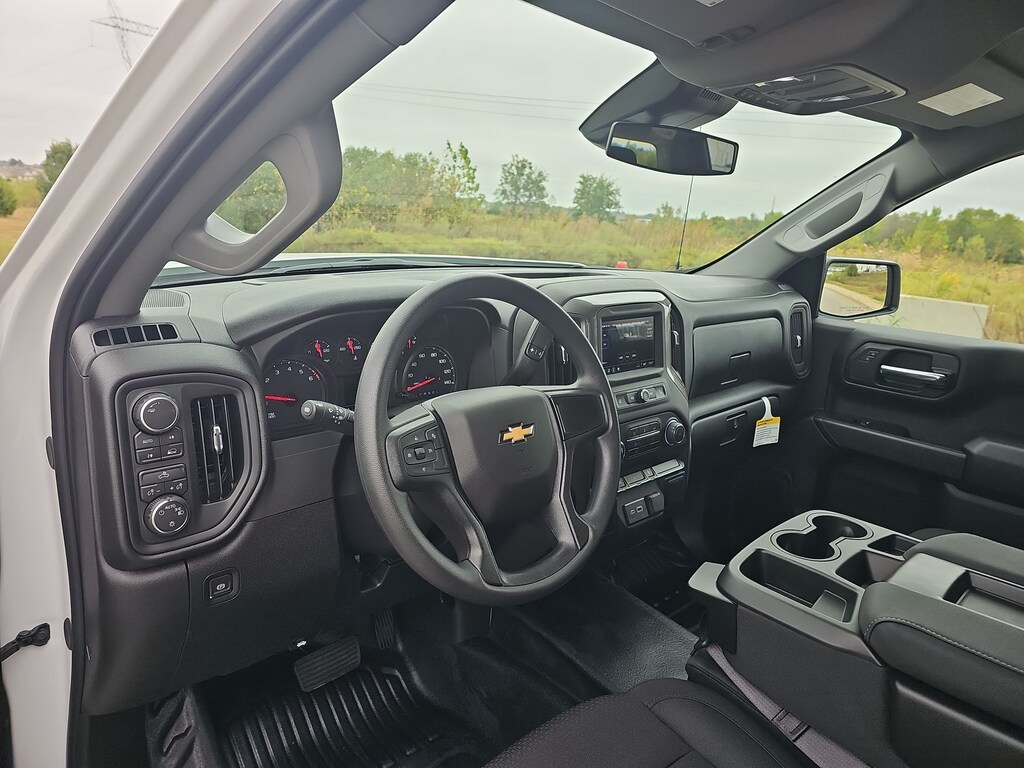 2026 Chevrolet Silverado 1500 photo 2