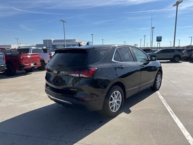 2024 Chevrolet Equinox LT photo 3