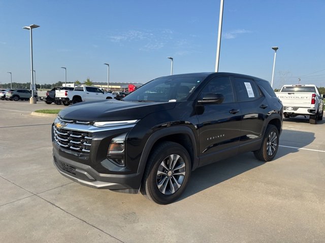 2025 Chevrolet Equinox LT photo 2