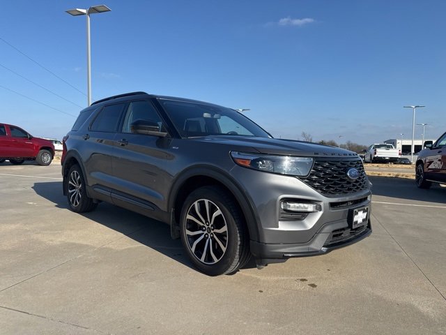 2022 Ford Explorer ST Line's photo