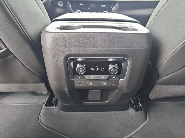2026 Chevrolet Suburban High Country - Photo 22