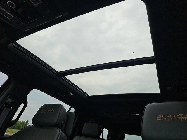 2026 Chevrolet Suburban High Country - Photo 19