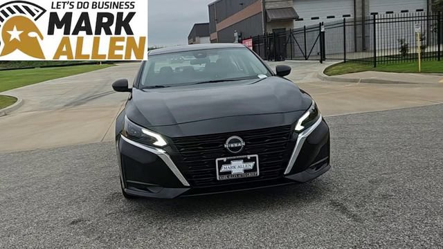 2025 Nissan Altima SV - Photo 3