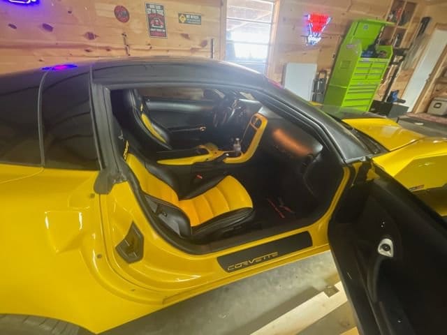 2005 Chevrolet Corvette Base photo 2