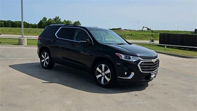 Used 2018 Chevrolet Traverse 3LT with VIN 1GNEVHKW8JJ159231 for sale in Glenpool, OK