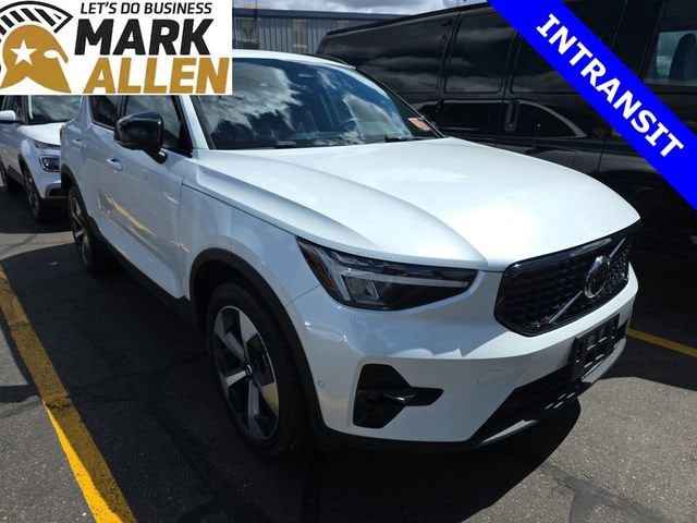 2023 Volvo XC40 B4 Ultimate Dark's photo