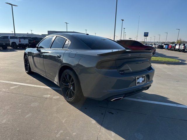 2018 Dodge Charger SXT photo 2