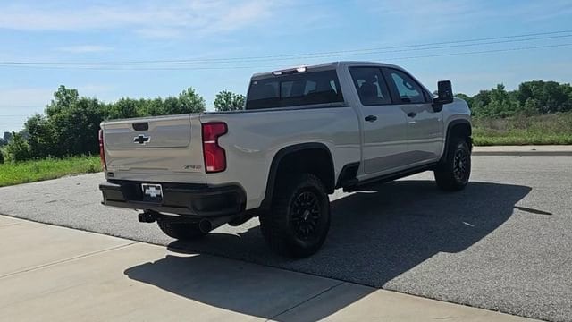 2026 Chevrolet Silverado 2500 HD ZR2 - Photo 8