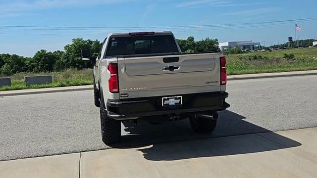2026 Chevrolet Silverado 2500 HD ZR2 - Photo 7