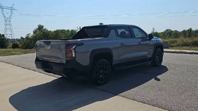 2026 Chevrolet Silverado EV LT - Photo 8