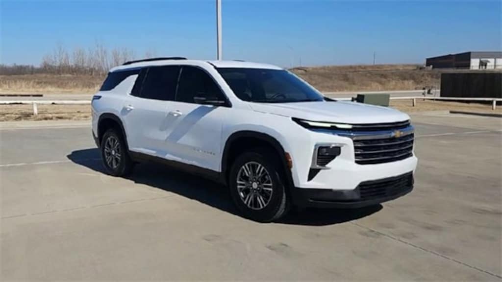 Used 2025 Chevrolet Traverse LT SUV