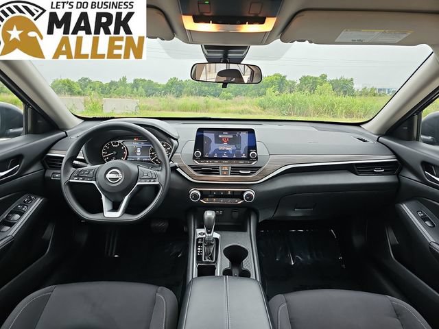 2025 Nissan Altima SV - Photo 19