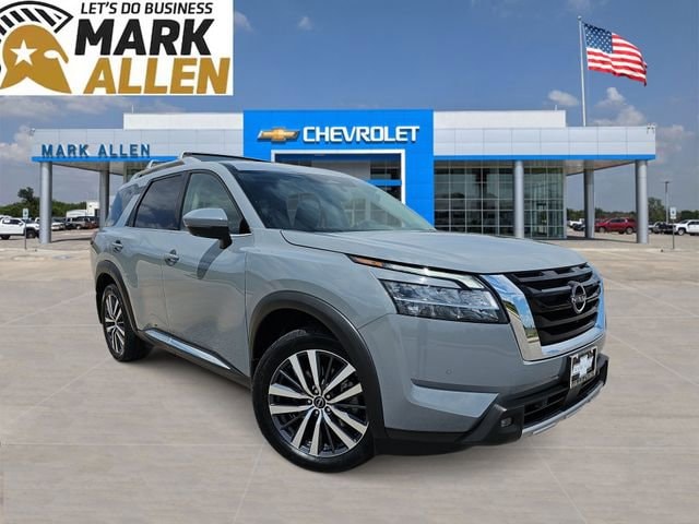 2022 Nissan Pathfinder Platinum 4WD's photo