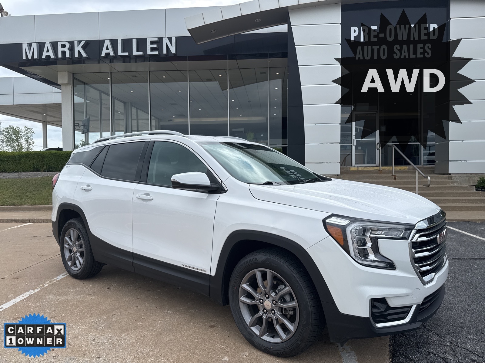 2024 GMC Terrain SLT's photo