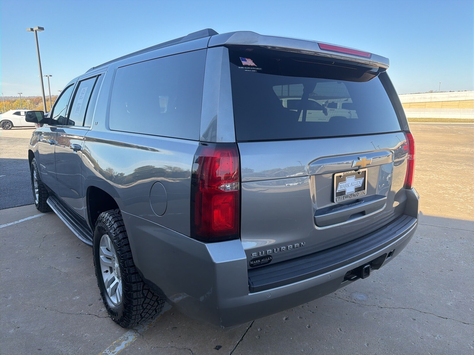 2020 Chevrolet Suburban LT photo 3