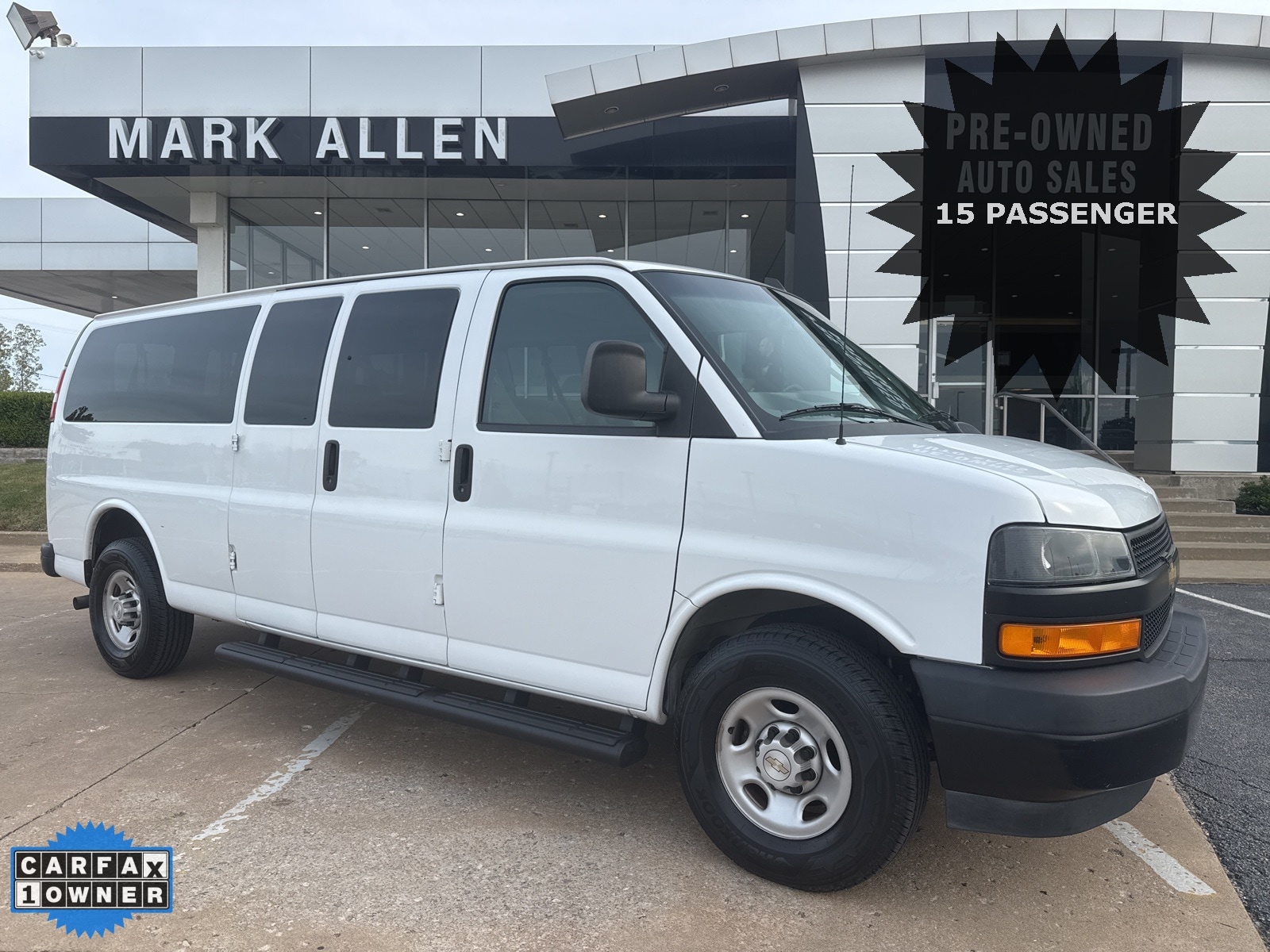 2022 Chevrolet Express Passenger LS's photo