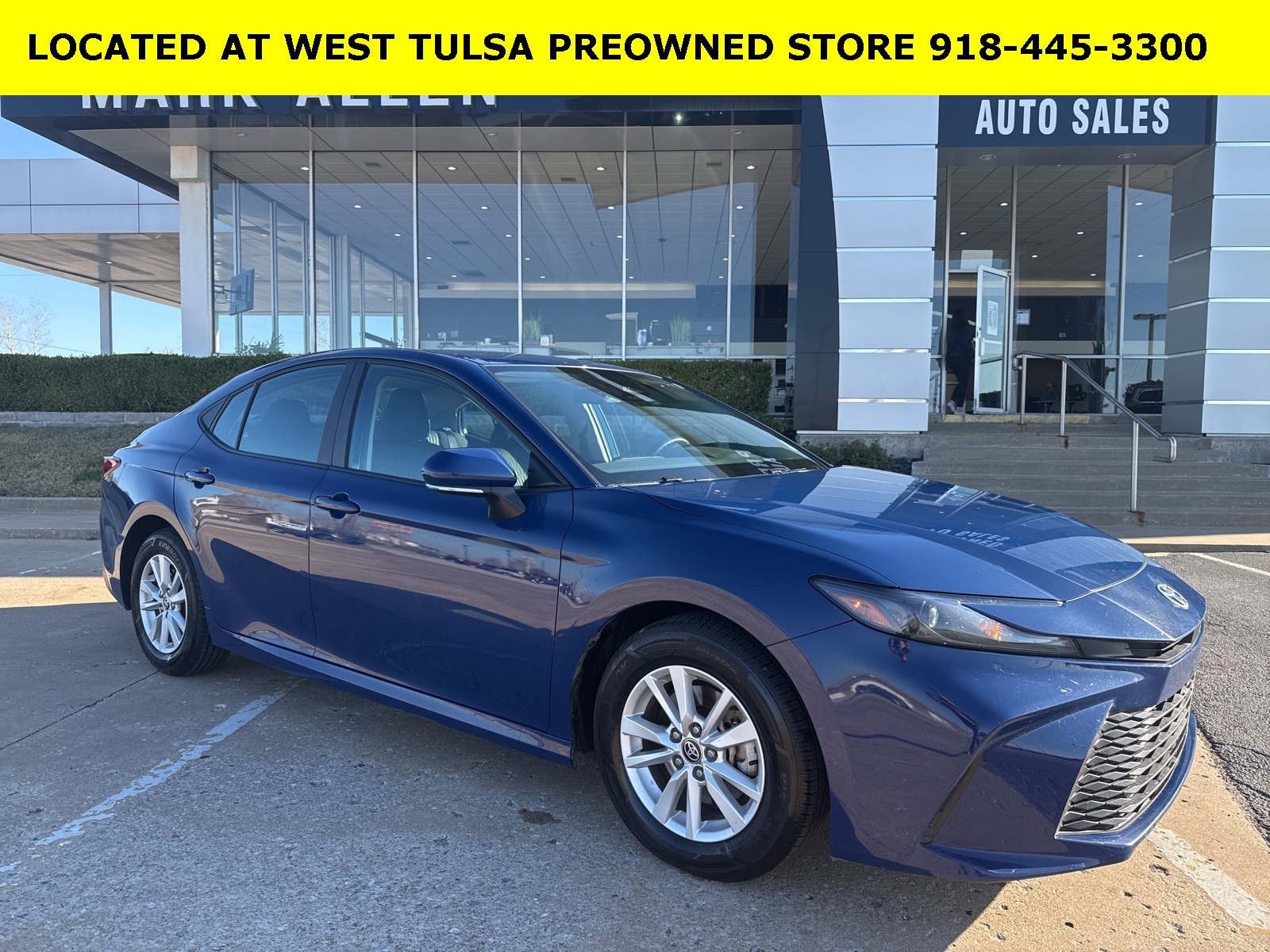 2025 Toyota Camry LE's photo