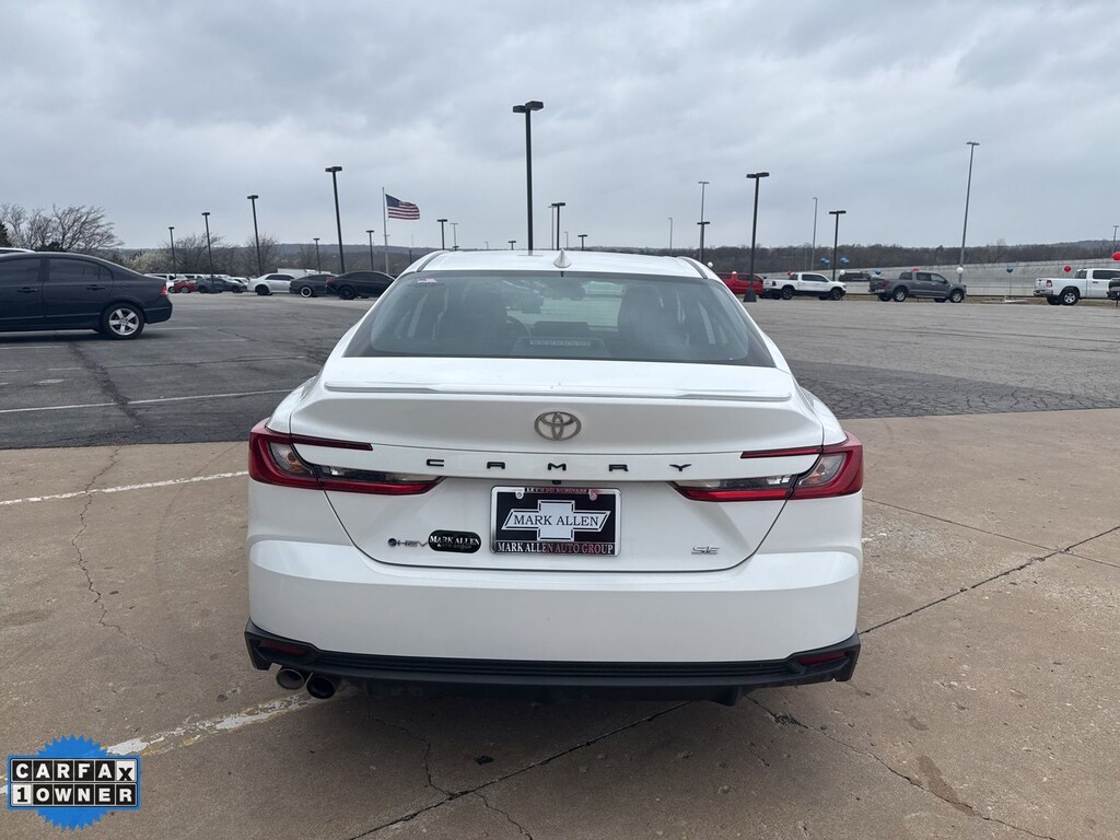 2025 Toyota Camry SE photo 4