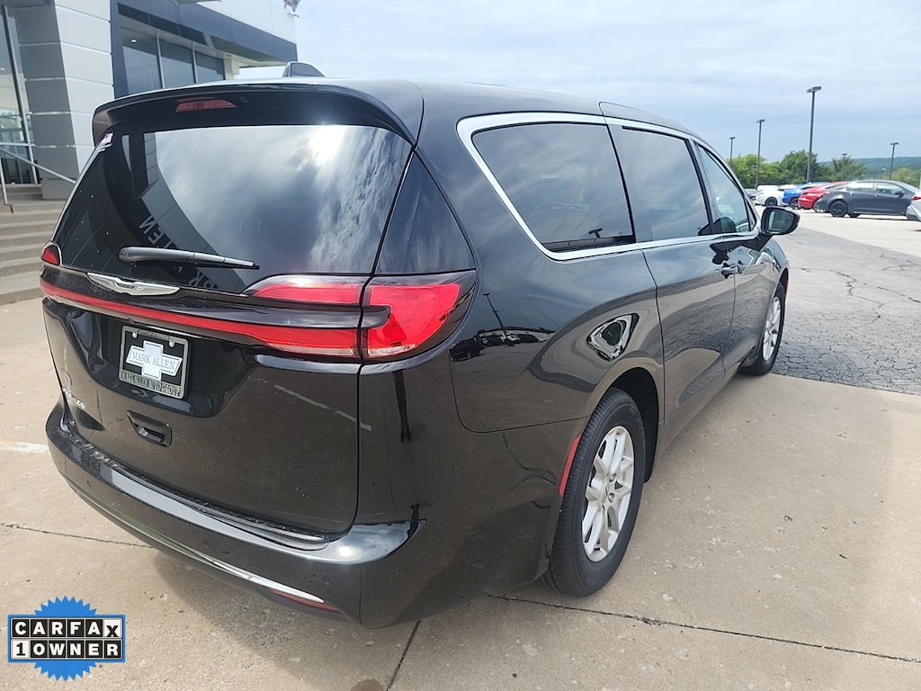 Used 2025 Chrysler Pacifica Select Minivan/Van