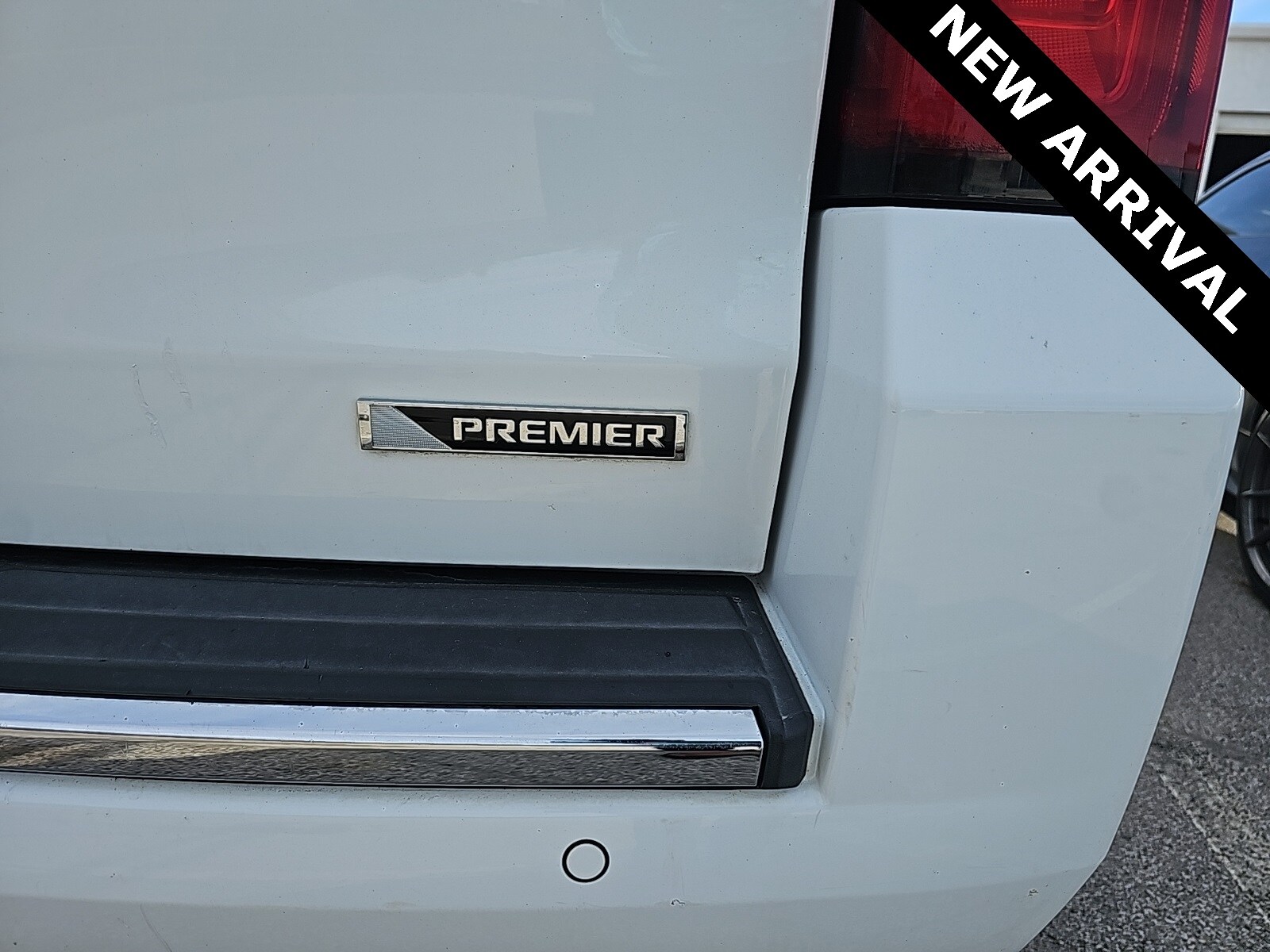 2017 Chevrolet Suburban Premier photo 2