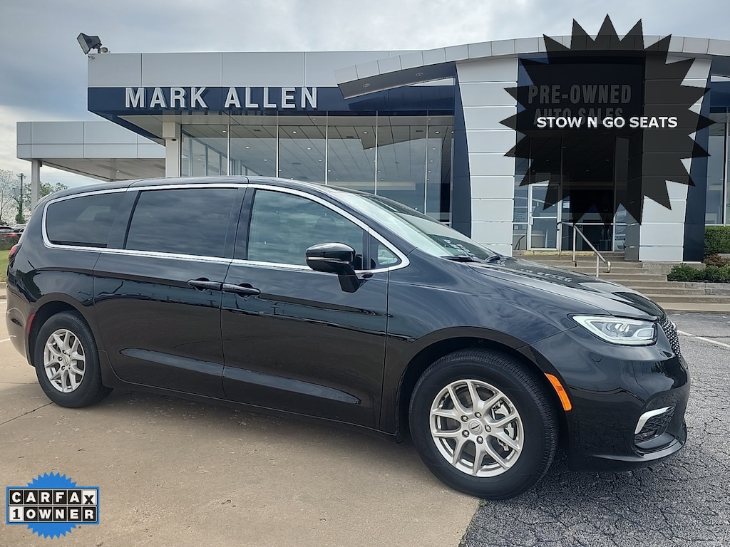 Used 2025 Chrysler Pacifica Select Minivan/Van