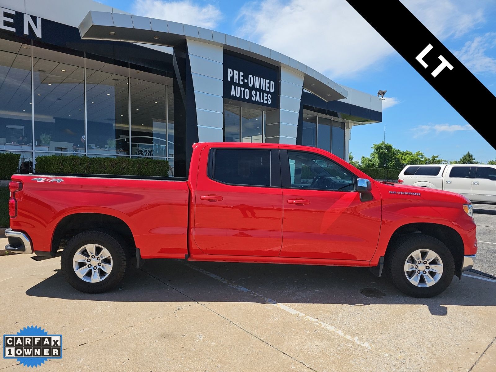 2023 Chevrolet Silverado 1500 LT - Photo 2