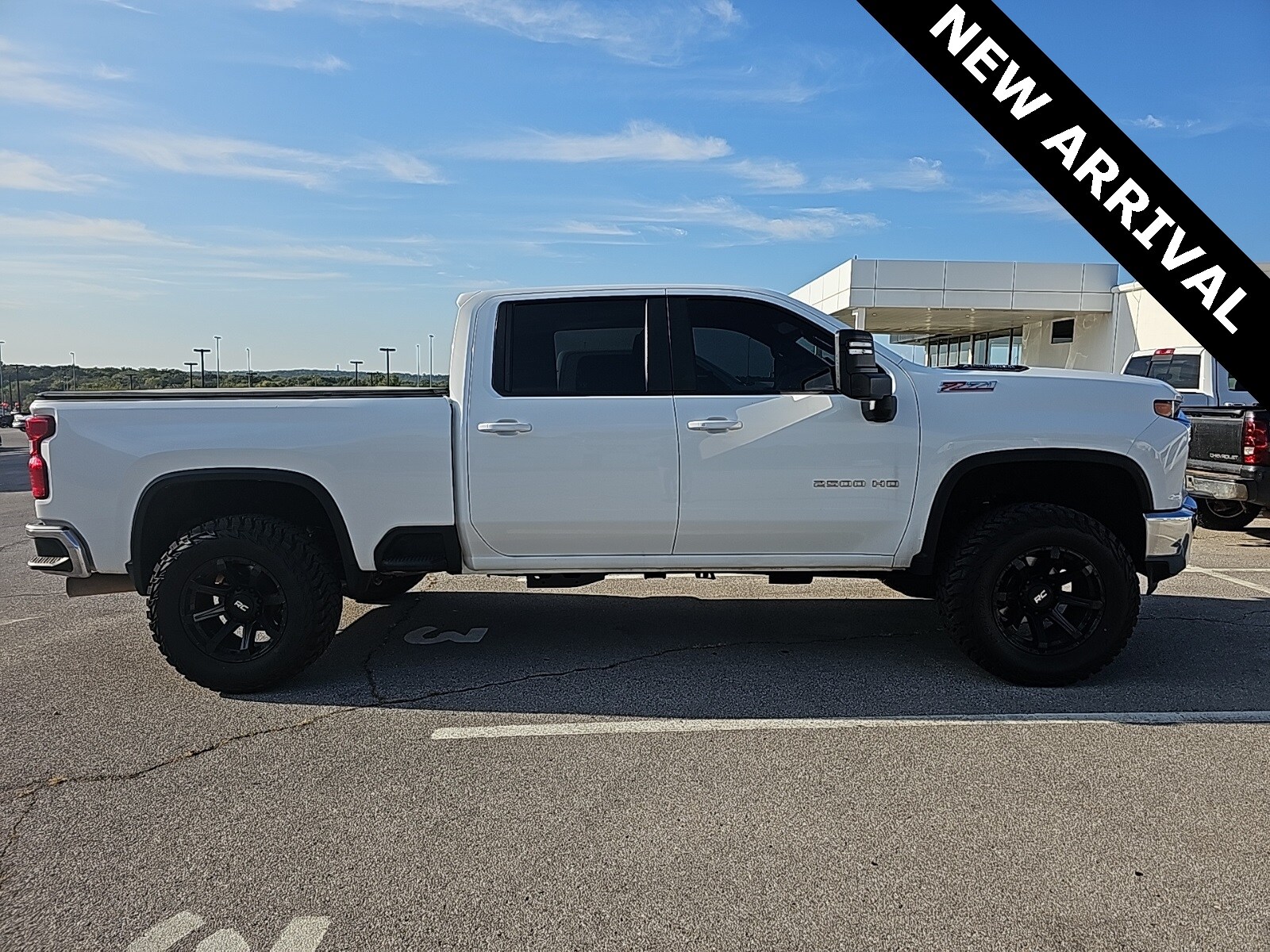 2023 Chevrolet Silverado 2500HD LT photo 2